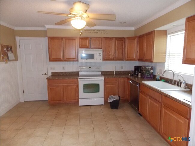 Foto del edificio - 1309 Azalea Ln