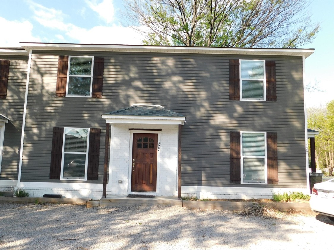 323 S 6th St Unit 323, Van Buren, AR 72956 Room for Rent in Van Buren