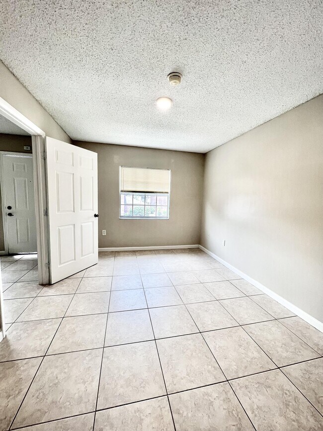 Building Photo - 555 Flemming Way