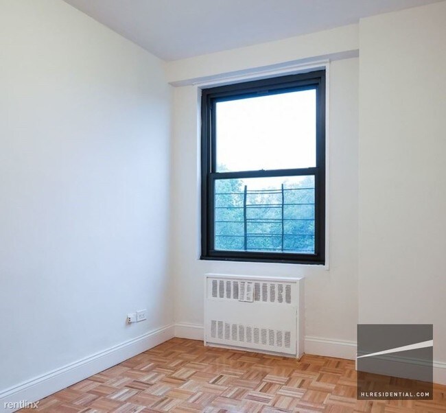 Building Photo - 392 Saint Johns Pl
