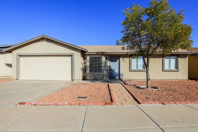 Building Photo - 1611 S 63rd Dr