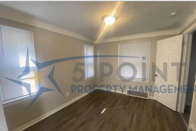 Foto del edificio - 5162 Camden Rd