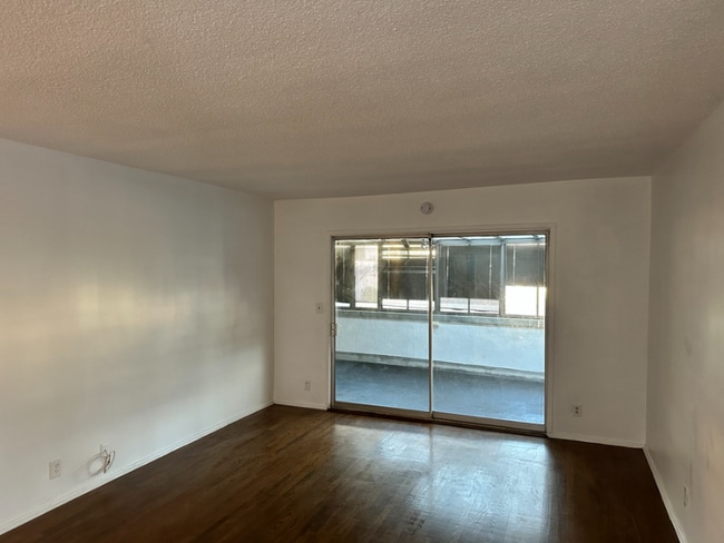 Foto del edificio - 3236 Larissa Dr