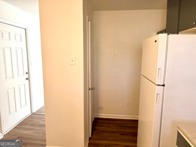 Foto del edificio - 111 W Burke St