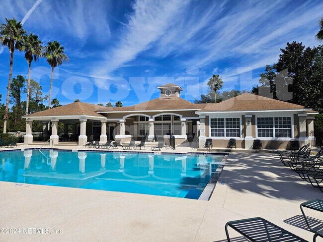 Foto del edificio - 10550 Baymeadows Rd