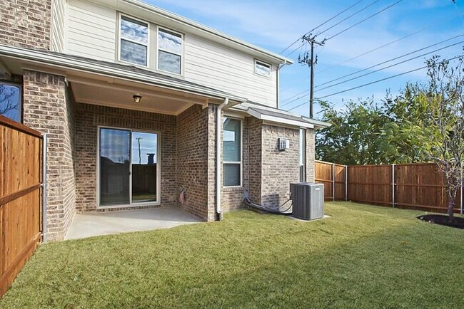 Foto del edificio - Newer townhome for lease in PLANO ISD.