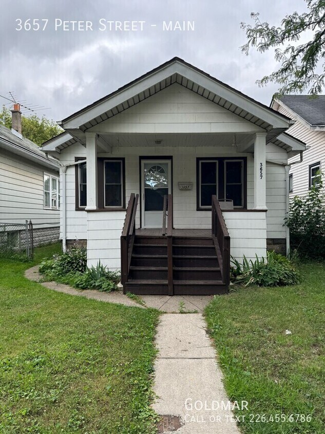 Primary Photo - Beautiful main floor unit available immedi...