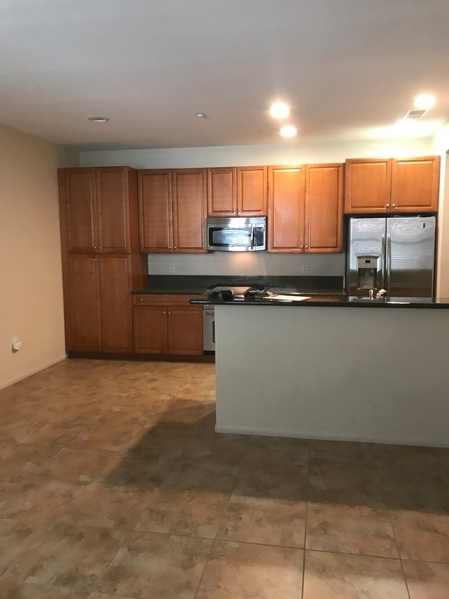 Foto del edificio - Canyon Hills Condo