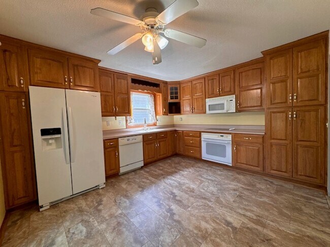 Foto del edificio - 552 N Country Club Rd