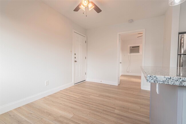 Foto del edificio - 2303 Rosewood St