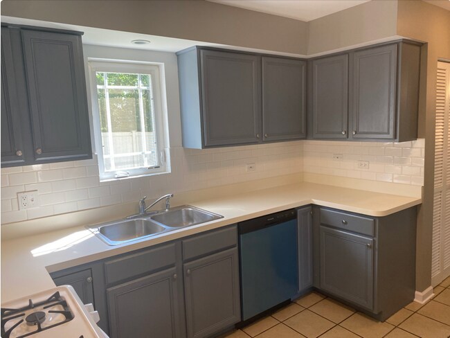 Building Photo - 2033 Manico Ct