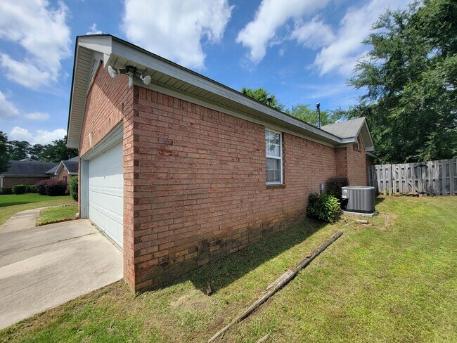 Building Photo - 4740 Waltons Cir