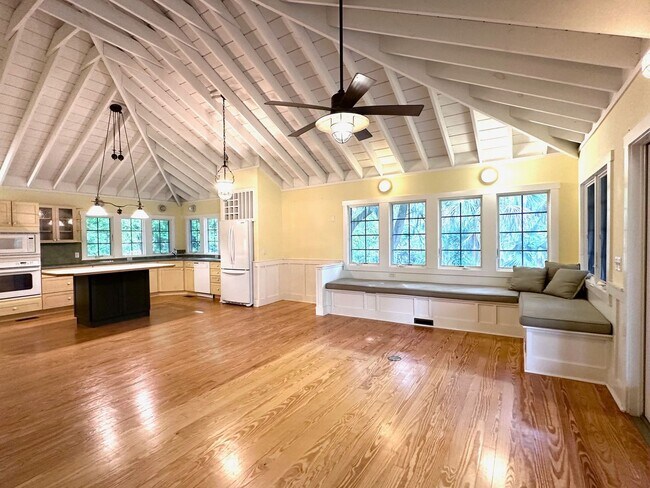 Foto del edificio - South End 3/2-Quiet, 2 bed/2 bath