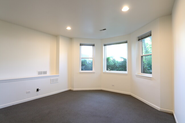 Building Photo - 826 S Bell Ave