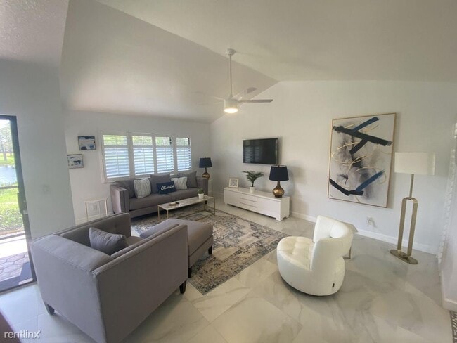Building Photo - 2 br, 2 bath House - 6 Lexington Ln E Apt D