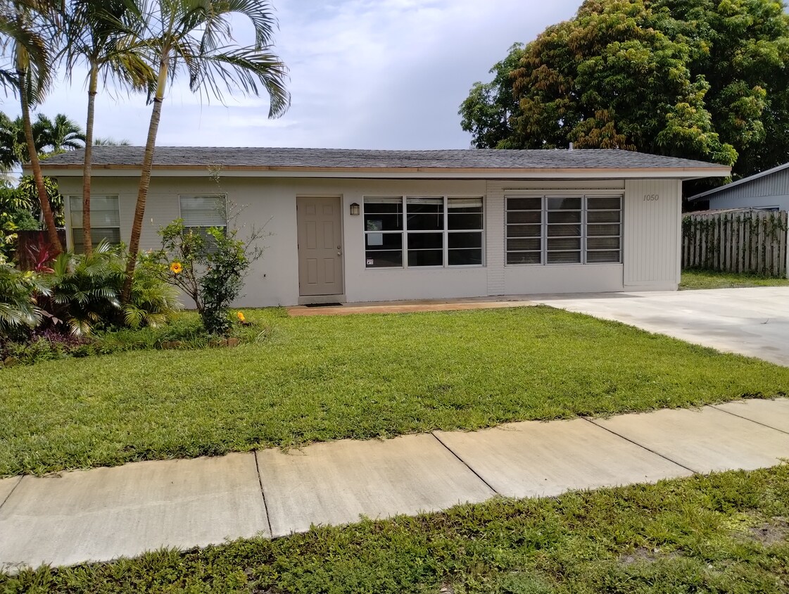 Foto principal - 1050 NE 23rd Pl
