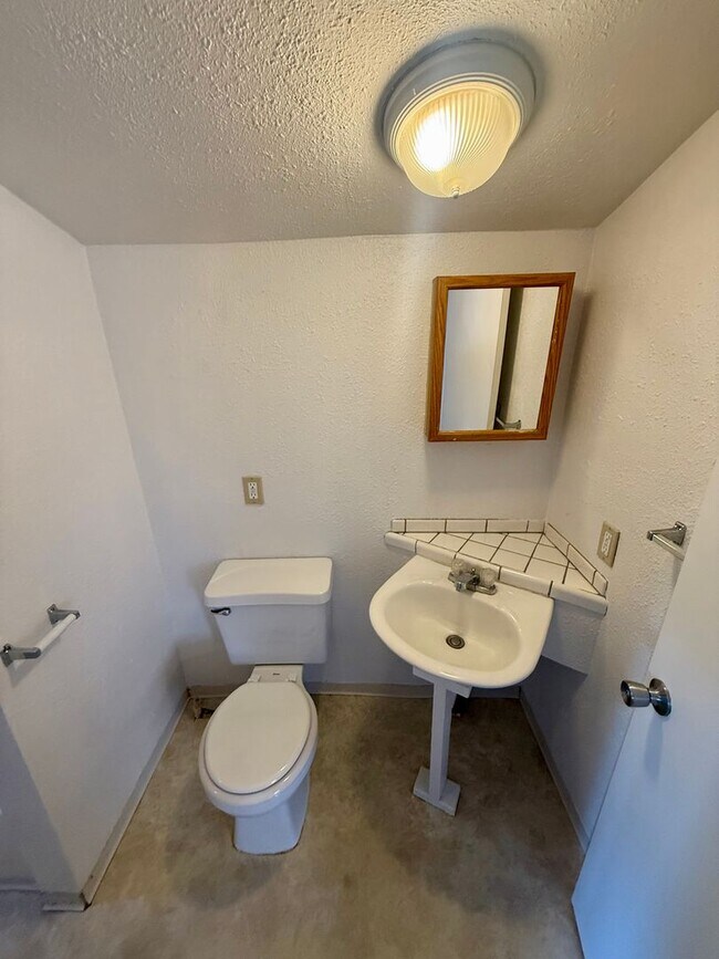 Foto del edificio - 1 Bed 1 Bath House 2 miles from Oit and Sky Lakes Medical Center