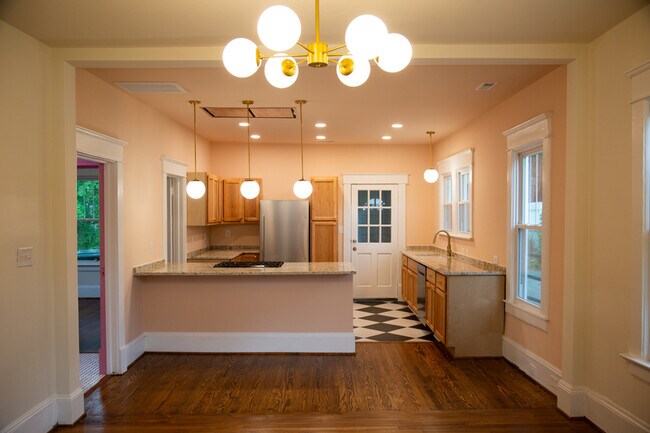 Foto del edificio - 2411 N Roxboro St