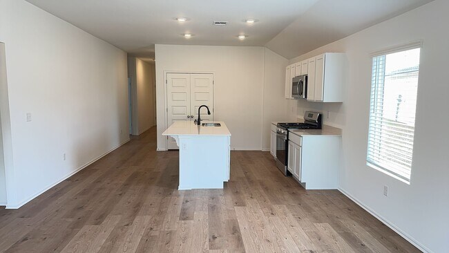 Building Photo - Brand New 4 Bedroom 2 Bath Home in Mustang Schools