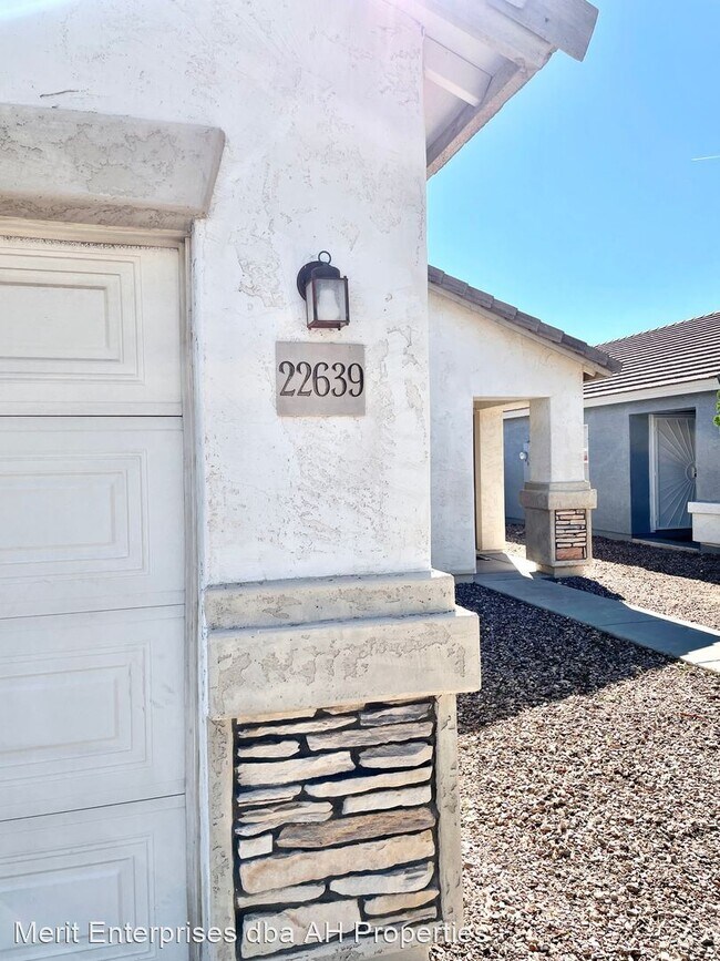 Foto del edificio - 3 br, 2 bath House - 22639 W MOHAVE ST