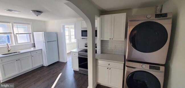 Building Photo - 203 E Cedarville Rd