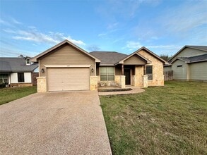 Building Photo - 121 Flat Creek Dr