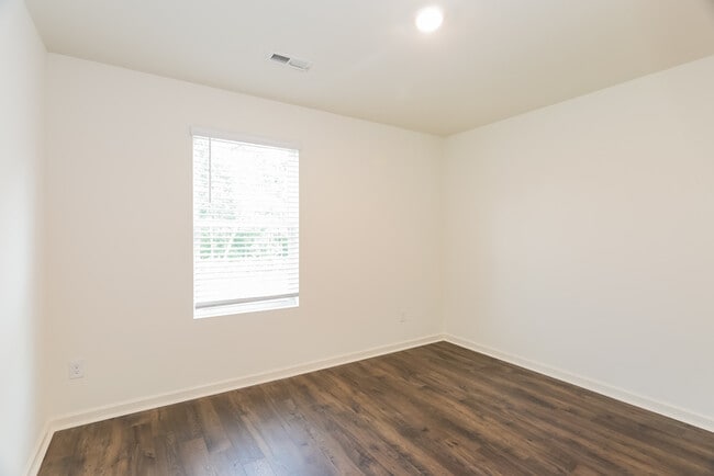 Building Photo - 5720 Timber Leaf Lp