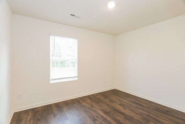 Foto del edificio - 5720 Timber Leaf Lp