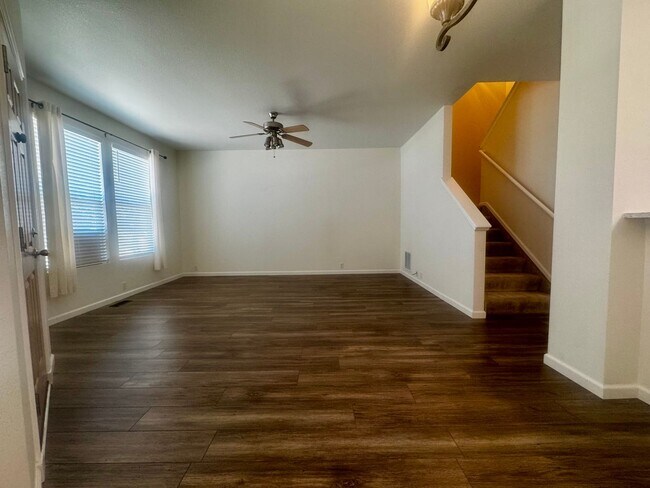 Foto del edificio - 2 Bed 3 Bath Townhome on Dublin & Powers