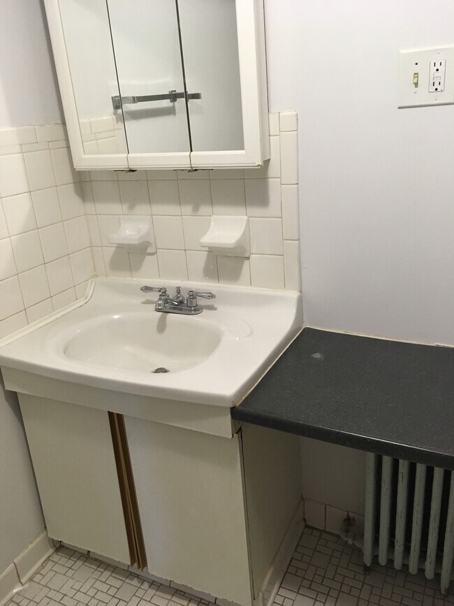 Foto del edificio - 4127 River Rd NW