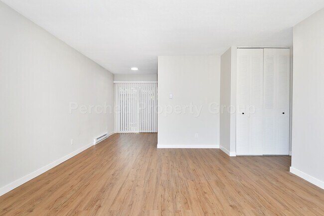 Building Photo - 15533 NE Glisan St
