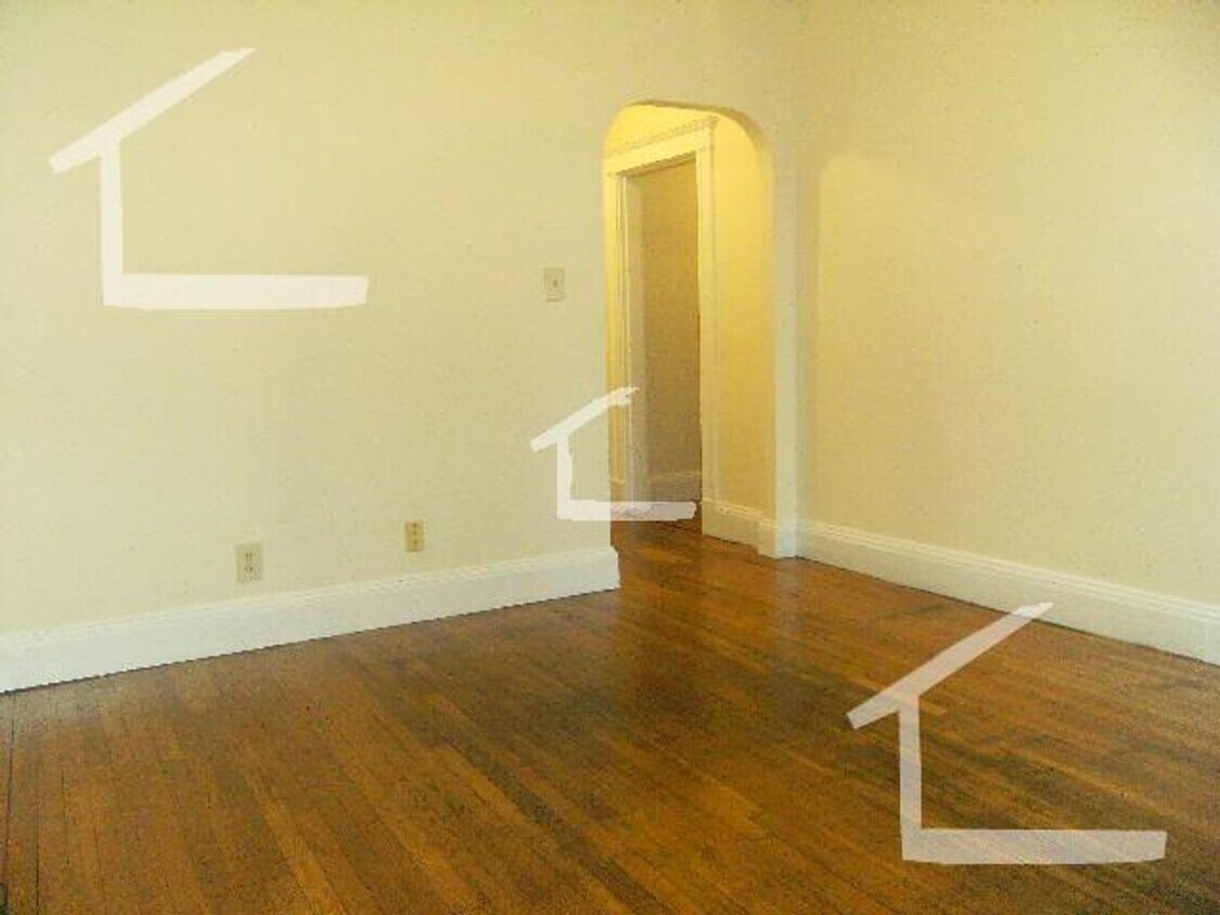 Building Photo - Grads OK 1Bed with additional small office...