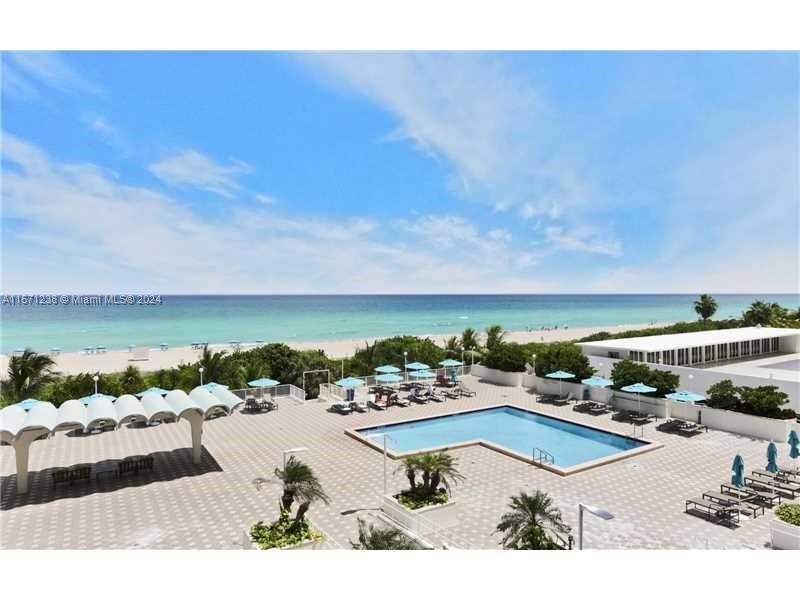 Primary Photo - 5701 Collins Ave