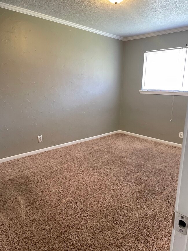 Building Photo - 117 Whispering Pines Loop