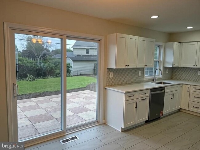 Building Photo - 2803 Barberry Ln