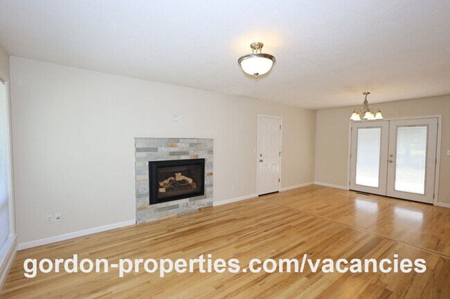 Foto del edificio - 10851 SE Garrett Dr