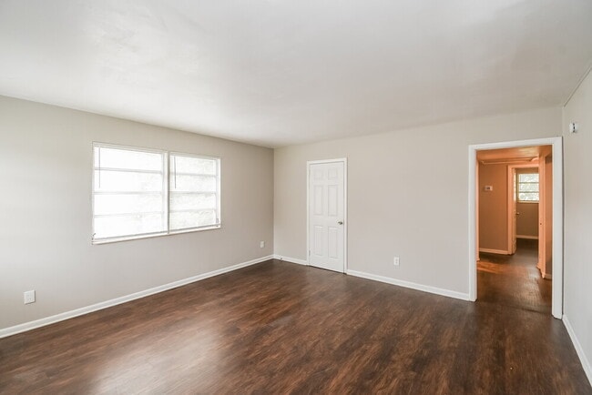 Building Photo - 4626 Castleton Dr