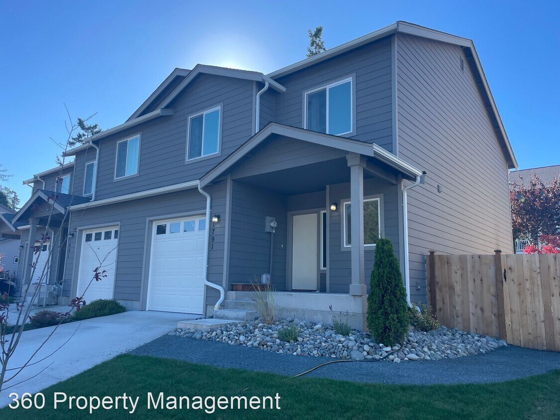 3 br, 2.5 bath House 1791 SW Cooper Way House Rental in Oak Harbor
