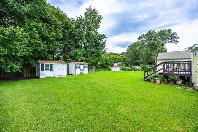 Building Photo - Fantastic Renovated home in Lakeside area