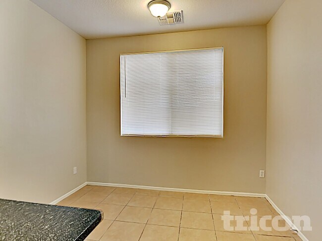 Foto del edificio - 4925 S 15th Pl