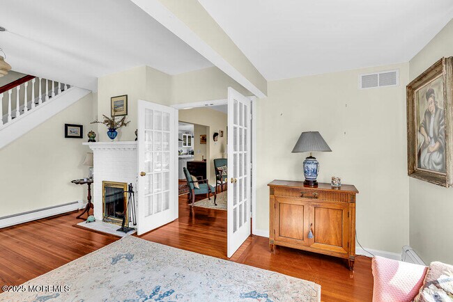 Building Photo - 600 St Clair Ave