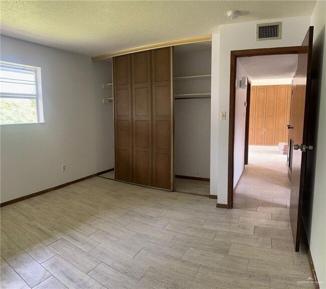 Building Photo - 2421 W Tamarack Ave
