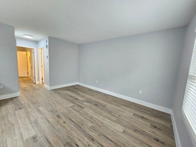 Foto del edificio - 1530 Live Oak Dr