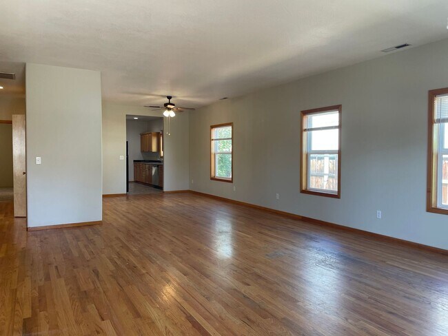 Foto del edificio - 830 Isherwood Dr