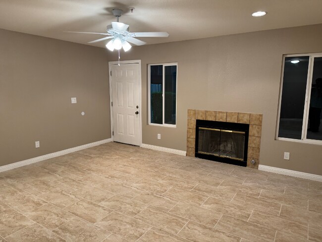 Foto del edificio - 16645 Valencia Ave