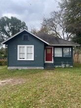 Building Photo - 707 Avenue J