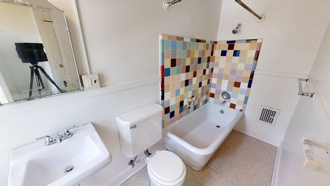 Building Photo - 802 E Kingsley St