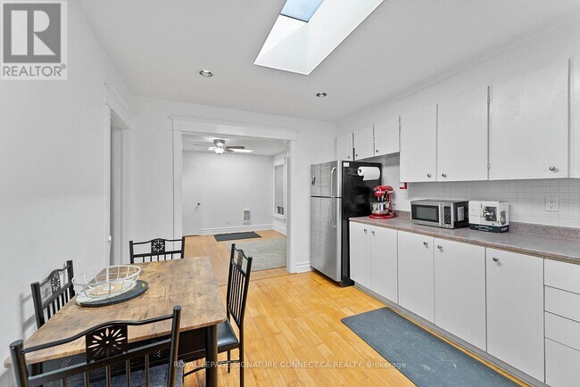 Building Photo - 236 Christie St