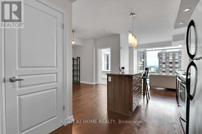 Building Photo - 238-1238 Besserer St