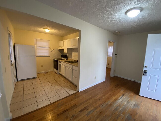 Building Photo - 4970 Robin St